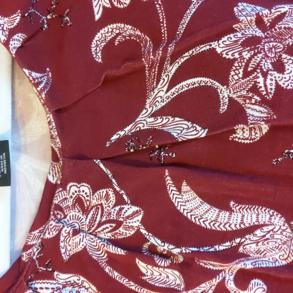 Liz Claiborne pull on top red/white floral print size M - Picture 3 of 5